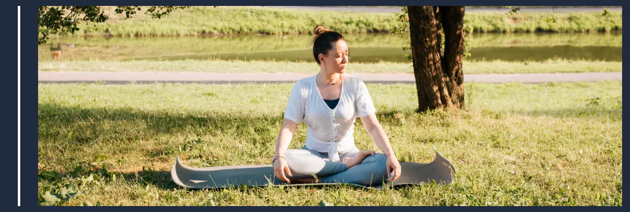 Cómo Hacer la Postura Fácil o Sukhasana en Yoga Paso a Paso